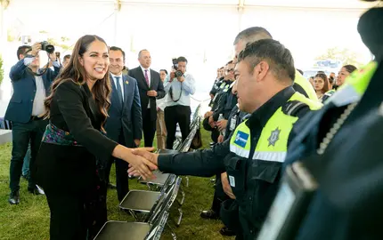 Libia Dennise anuncia mil becas educativas para personal de la SSPEG