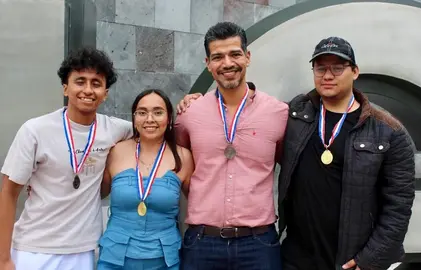 Estudiantes UG logran doble premio en la Batalla de Robots Japan Sumo Irapuato