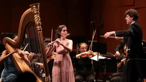 Betuel Ram&iacute;rez Velasco y Laura Gracia encabezaron con su arpa y flauta el programa de la OSUG