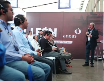 Antonio Morf&iacute;n Villalpando presenta el modelo de SAPAL en la Expo ANEAS 2025