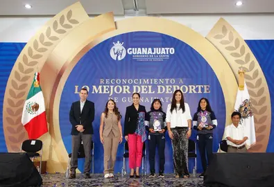 Libia Dennise encabeza entrega de est&iacute;mulos econ&oacute;micos a deportistas guanajuatenses ganadores en el 2025
