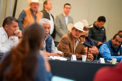 Libia Dennise y Julio Berdegu&eacute; atienden en Guanajuato mesa de di&aacute;logo con productores de trigo