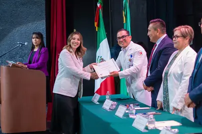 Directivos del IMSS en Guanajuato entregaron certificados a los egresados.