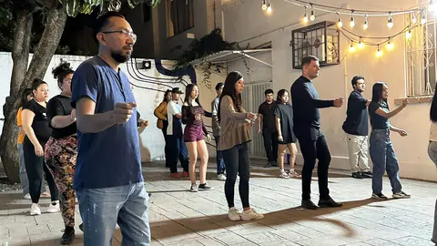 J&oacute;venes leoneses han mostrado gran inter&eacute;s por las clases de baile.