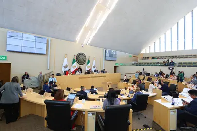 Integrantes del Congreso local durante la sesi&oacute;n ordinaria de este jueves, en la que se aprobaron las cuentas p&uacute;blicas del ejercicio 2024 y se anunciaron cambios en la integraci&oacute;n de comisiones.