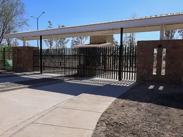 Vista de los nuevos puntos de acceso en el Parque Deportivo Enrique Fern&aacute;ndez Mart&iacute;nez, dise&ntilde;ados para agilizar el flujo vehicular y peatonal hacia el &aacute;rea de palapas y el Centro Acu&aacute;tico.