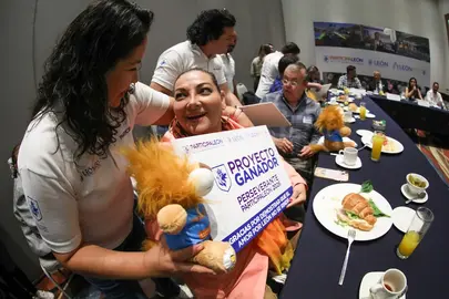 COMPROMISO CIUDADANO. La presidenta municipal, Alejandra Guti&eacute;rrez, anunci&oacute; la ejecuci&oacute;n de 13 proyectos de obra p&uacute;blica que, aunque no ganaron en votaciones pasadas de "Participa Le&oacute;n", se realizar&aacute;n con una inversi&oacute;n extraordinaria de 36 millones de pesos.