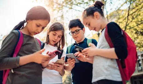 El foro analiza c&oacute;mo la presencia de dispositivos m&oacute;viles en el interior de las aulas influye en el tiempo efectivo de aprendizaje.
