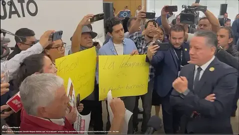 Periodistas de Guanajuato expresan a Gerardo V&aacute;zquez Alatriste, Fiscal General de Guanajuato, su inconformidad con el trato recibido durante la cobertura period&iacute;stica de su primer informe - Fotograma de video publicado p