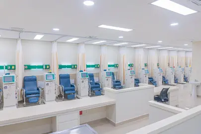El &aacute;rea de hemodi&aacute;lisis en la UMAA 55 de Le&oacute;n cuenta con 24 sillones para brindar tratamiento a pacientes con insuficiencia renal.