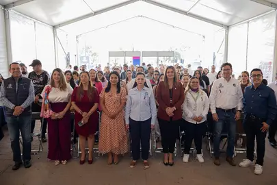 Mujeres de la regi&oacute;n acuden a la "Conexi&oacute;n Laboral" en Irapuato, donde se ofertaron 220 vacantes para niveles operativos y directivos.