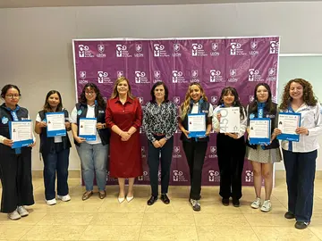 Ivonne P&eacute;rez Wilson, titular del IMMujeres, y Ma. Isabel Llamas Andrade, presidenta del Consejo Directivo, encabezaron la entrega de certificaciones de competencia laboral al personal operativo.