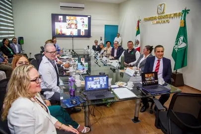 El secretario de Salud, Gabriel Cort&eacute;s Alcal&aacute;, y el delegado del IMSS, Marco Antonio Hern&aacute;ndez Carrillo, encabezaron la presentaci&oacute;n del registro.