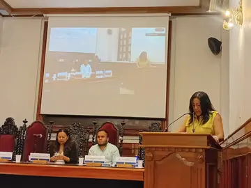 Integrantes de la Divisi&oacute;n de Derecho, Pol&iacute;tica y Gobierno del Campus Guanajuato de la UG, junto a especialistas invitados, durante el panel donde se analizaron las implicaciones sociales y pol&iacute;ticas del crimen organizado en M&eacute;xico.