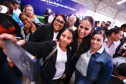 Habitantes de comunidades rurales de Irapuato recibieron equipo para fortalecer sus proyectos econ&oacute;micos.