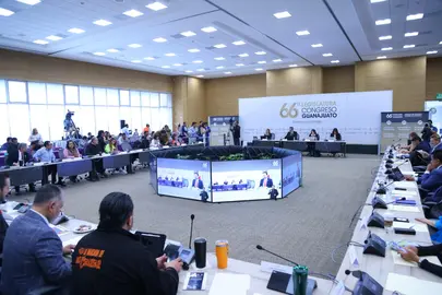 Titulares de Finanzas, Honestidad y del ISSEG durante la mesa de trabajo "Guanajuato es Confianza" ante legisladores de la Comisi&oacute;n de Hacienda y Fiscalizaci&oacute;n.