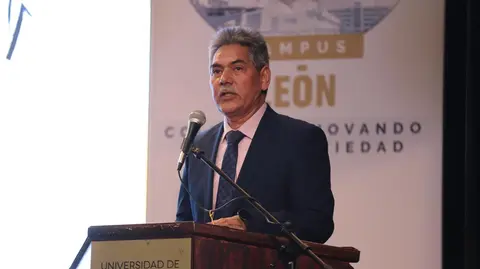 El rector Mauro Napsuciale Mend&iacute;vil present&oacute; los indicadores de crecimiento acad&eacute;mico y financiero del Campus Le&oacute;n ante el Consejo Universitario.