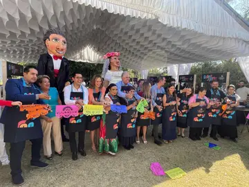 Representantes de la CANIRAC nacional y autoridades municipales durante el corte de list&oacute;n de la muestra gastron&oacute;mica local en Le&oacute;n.