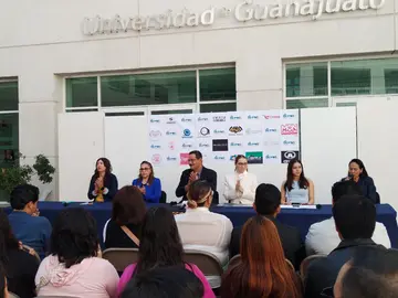 Autoridades universitarias presentaron el programa del congreso BeeMarketer 2026, el cual incluir&aacute; retos de negocios con empresarios locales y ponencias de expertos internacionales.