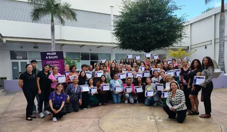 Integrantes de las "Redes de Mujeres sin Violencia" durante una de las sesiones de acompa&ntilde;amiento colectivo realizadas en comunidades de Le&oacute;n.