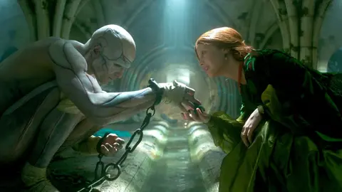 Jacob Elordi y Mia Goth en Frankestein de Guillermo del Toro.