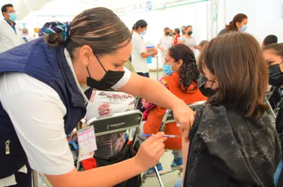 Con un avance global del 81% en el estado, la campa&ntilde;a de vacunaci&oacute;n contra el VPH ha administrado m&aacute;s de 91 mil dosis a estudiantes de quinto grado de primaria.