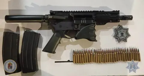 Durante el primer trimestre se aseguraron 86 armas de fuego y m&aacute;s de 900 cartuchos como parte de los operativos de vigilancia en el municipio.