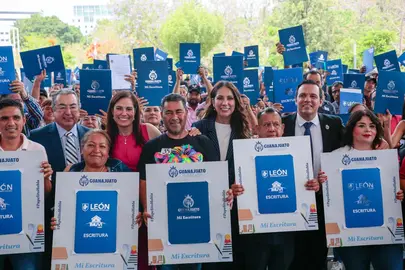 Con la entrega de escrituras en Le&oacute;n, el programa estatal alcanza un acumulado de casi 2 mil documentos otorgados en la entidad.