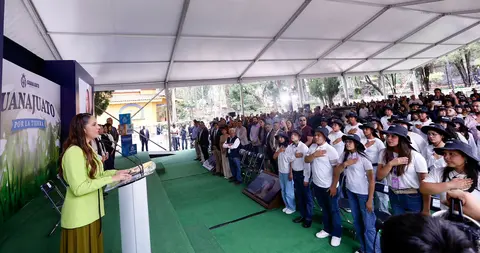 La gobernadora Libia Dennise Garc&iacute;a present&oacute; el Programa H&iacute;drico Ambiental, el cual contempla una inversi&oacute;n conjunta de 60 millones de pesos con la federaci&oacute;n para la recuperaci&oacute;n de suelos y la tecnificaci&oacute;n de riego en la entidad.