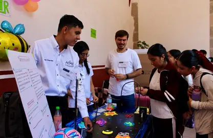 La feria cient&iacute;fica infantil de este a&ntilde;o se centr&oacute; en aplicaciones pr&aacute;cticas de la mec&aacute;nica cu&aacute;ntica, con 55 experimentos dise&ntilde;ados por la comunidad universitaria de la DICIS.