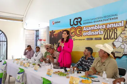 Representantes de SADER y del municipio de Le&oacute;n durante la presentaci&oacute;n de resultados del sector rural 2026.