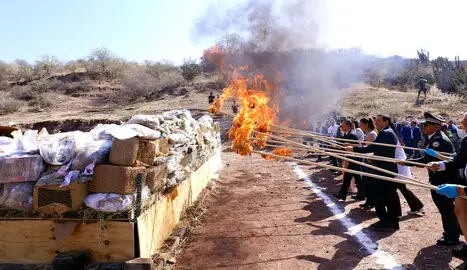 Autoridades estatales supervisaron la destrucci&oacute;n de armas, equipo t&aacute;ctico y sustancias il&iacute;citas.