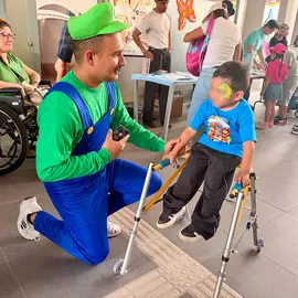 La celebraci&oacute;n incluy&oacute; un taller de pintura, pi&ntilde;atas, dulces, pastel, un concurso de
disfraces y una coreograf&iacute;a en la que participaron los profesionales de la terapia
f&iacute;sica que atienden a pacientes pedi&aacute;tricos.