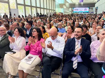 La magistrada presidenta Yari Zapata L&oacute;pez y los magistrados Juan Antonio Mac&iacute;as P&eacute;rez y Pablo Roberto Sharpe Calzada en la inauguraci&oacute;n del estand del TEEG en Poliforum Le&oacute;n.