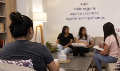 Los refugios especializados ofrecen capacitaci&oacute;n t&eacute;cnica en diversas &aacute;reas para garantizar que las mujeres logren independencia econ&oacute;mica al egresar.