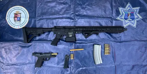 Durante la &uacute;ltima semana, la Secretar&iacute;a de Seguridad de Le&oacute;n detuvo a 353 personas por delitos y asegur&oacute; un fusil de alto calibre, as&iacute; como armas cortas en intervenciones realizadas en diversas colonias.