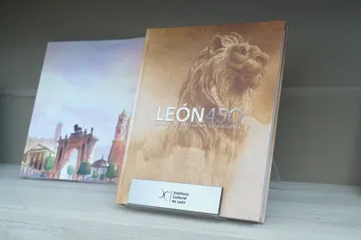 Le&oacute;n 450, el libro que rinde homenaje a los valores de generosidad y trabajo que distinguen a la ciudadan&iacute;a leonesa.