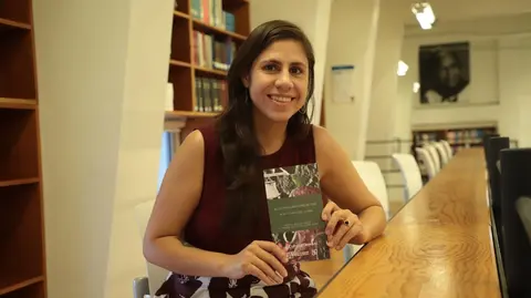 La tambi&eacute;n editora michoacana convers&oacute; con la comunidad universitaria sobre los retos de la escritura creativa y el papel de la poes&iacute;a en la realidad contempor&aacute;nea.