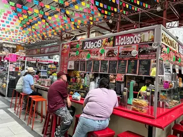 Las autoridades sanitarias recomiendan consumir alimentos en lugares que cumplan con medidas de higiene b&aacute;sicas para evitar infecciones durante esta temporada de calor.