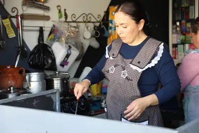 Mar&iacute;a Mercedes Prieto en su negocio "Los 5 &Aacute;ngeles".