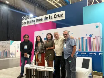 Mikel Ruiz, Margarita Le&oacute;n, Melina Balc&aacute;zar, Fernando Nava y el editor Leopoldo Navarro