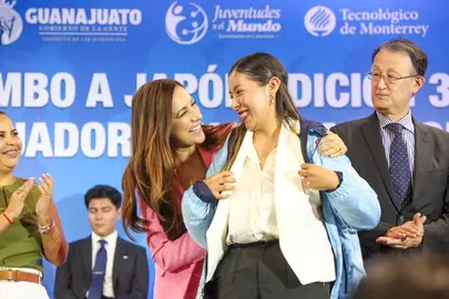 Estudiantes de 14 municipios de la entidad fueron abanderados como integrantes del contingente &ldquo;Embajadoras y Embajadores de la Paz con Rumbo a Jap&oacute;n&rdquo;.