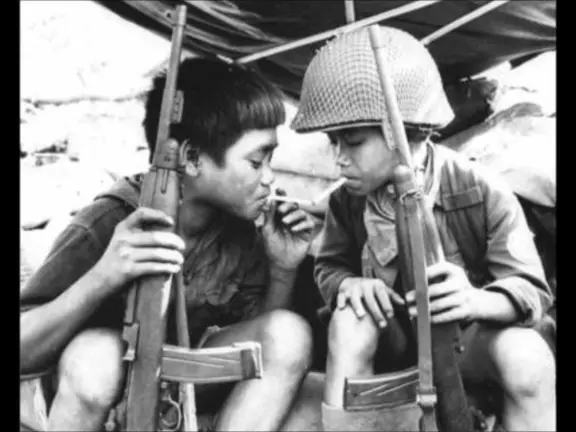 Ni&ntilde;os soldado