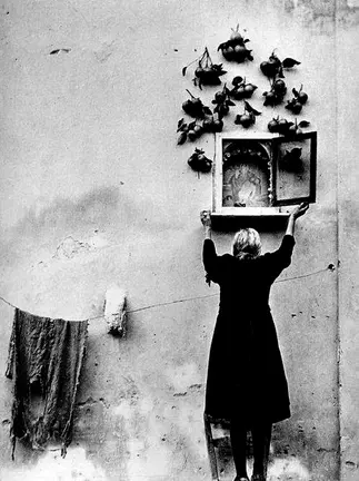 Virgen de la sala - Neri Tello - Fotograf&iacute;a de Enzo Sellerio