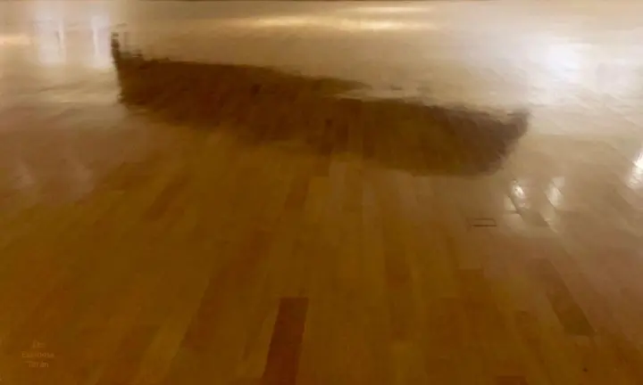 Reflejo en el piso de la obra 'Nave', de Ale de la Puente, Museo de Arte e Historia de Guanajuato - Foto, Liz Espinosa Teran
