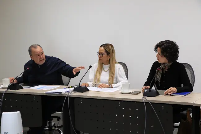 Integrantes de la Comisi&oacute;n de Medio Ambiente durante el an&aacute;lisis de las reformas para fortalecer la protecci&oacute;n forestal y la regulaci&oacute;n de residuos s&oacute;lidos en el estado.