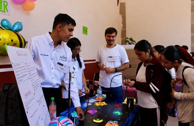 La feria cient&iacute;fica infantil de este a&ntilde;o se centr&oacute; en aplicaciones pr&aacute;cticas de la mec&aacute;nica cu&aacute;ntica, con 55 experimentos dise&ntilde;ados por la comunidad universitaria de la DICIS.