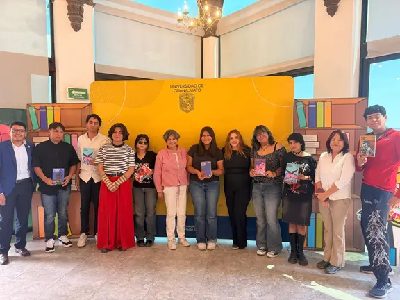Entrega de la colecci&oacute;n bibliogr&aacute;fica &ldquo;25 para 25&rdquo; en una de las sedes participantes del Programa de Fomento de Pr&aacute;cticas Lectoras.