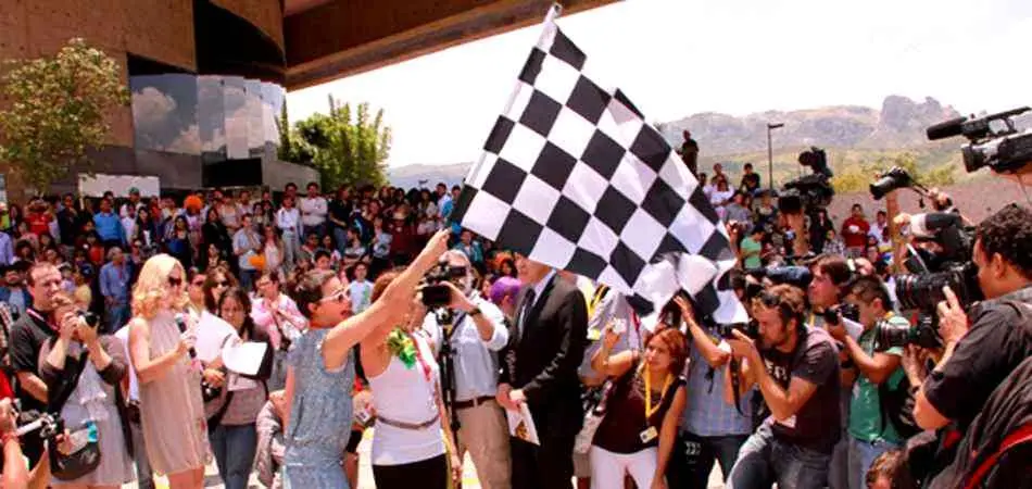 Rally-universitario-GIFF-2011-foto-FARID-CABRERA-banderazo