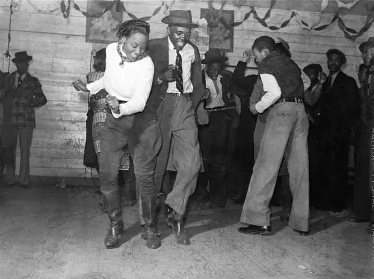 'Jitterbugging' en un 'juke joint' de Clarksdale, Mississippi - Foto, Marion Post Wolcott, 1939, Library of Congress